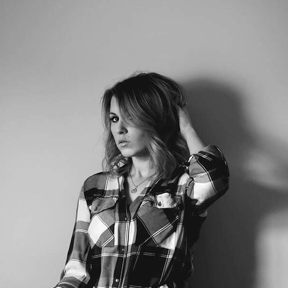 Meet your Posher, Sylvie - Picture 1 of 1